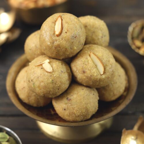 Dry fruit atta ladoo