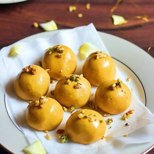 Desi ghee besan ladoo